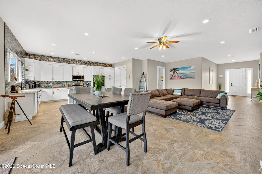 Photo of 318 Angelo Lane