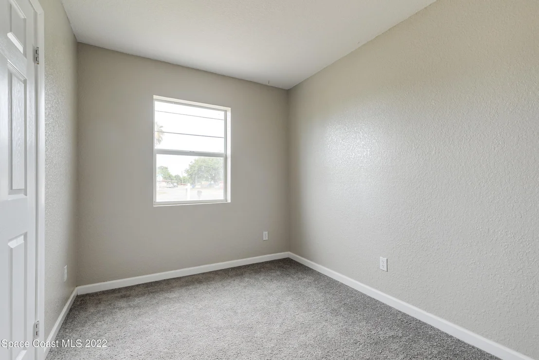 Photo of 883 Bianca Drive NE