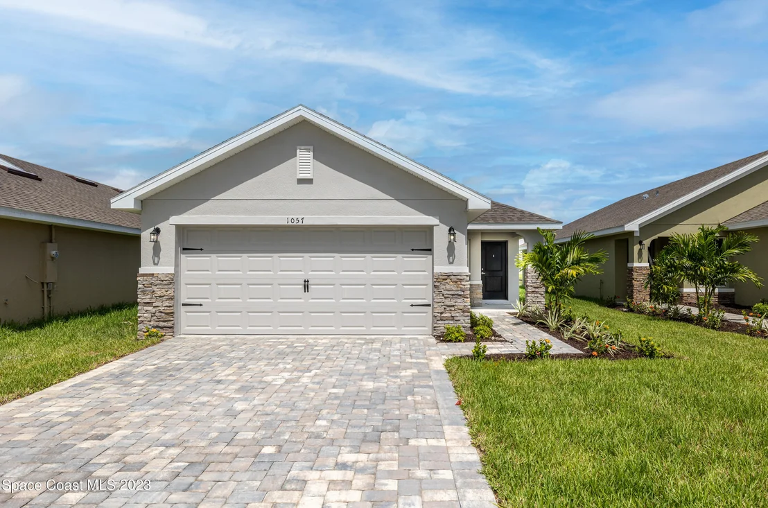 Photo of 1083 Grantham Lane