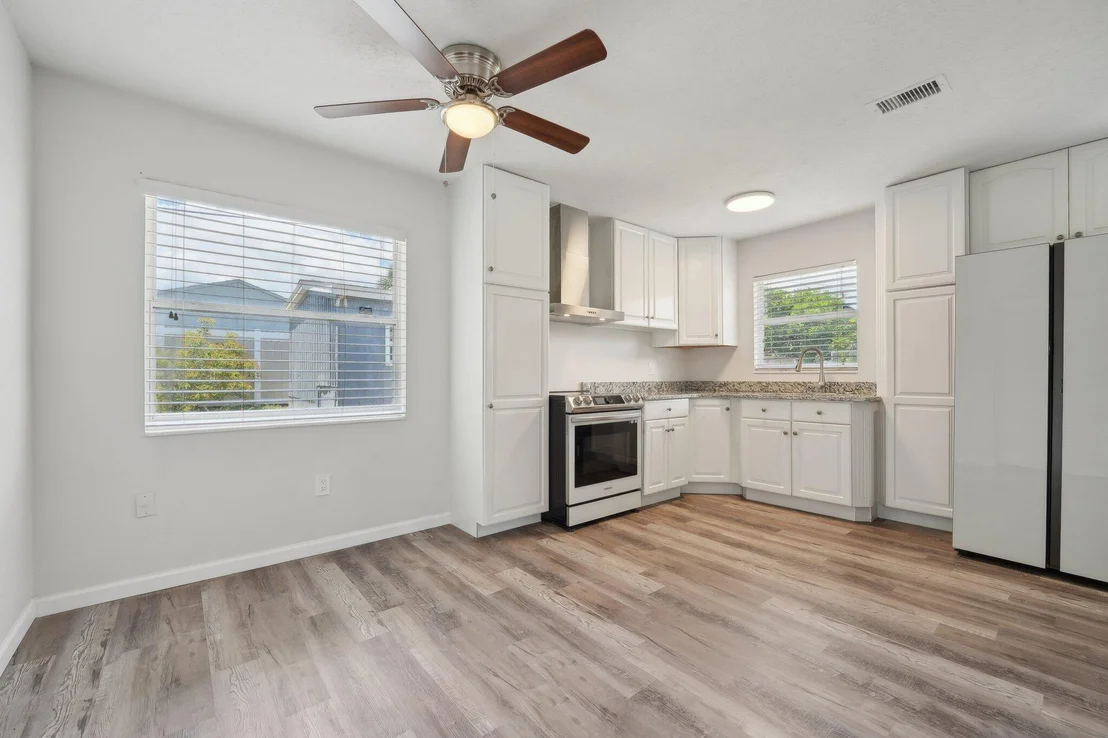 Photo of 3282 Abbott Avenue NE