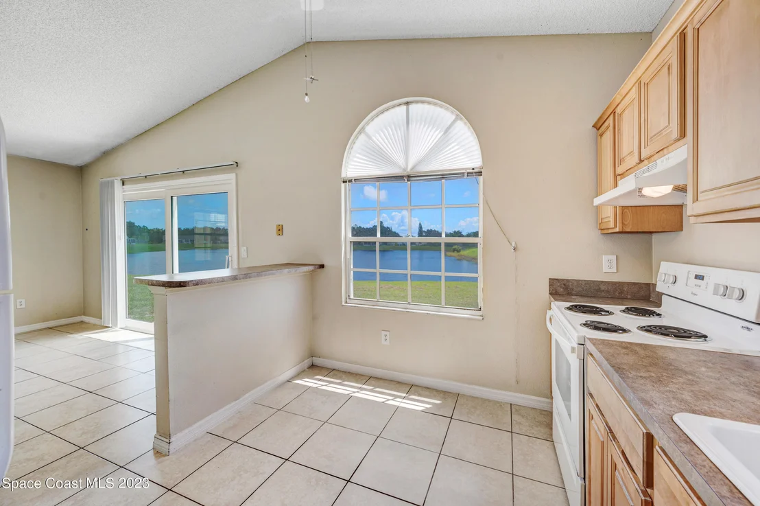Photo of 963 Wateroak Drive NE