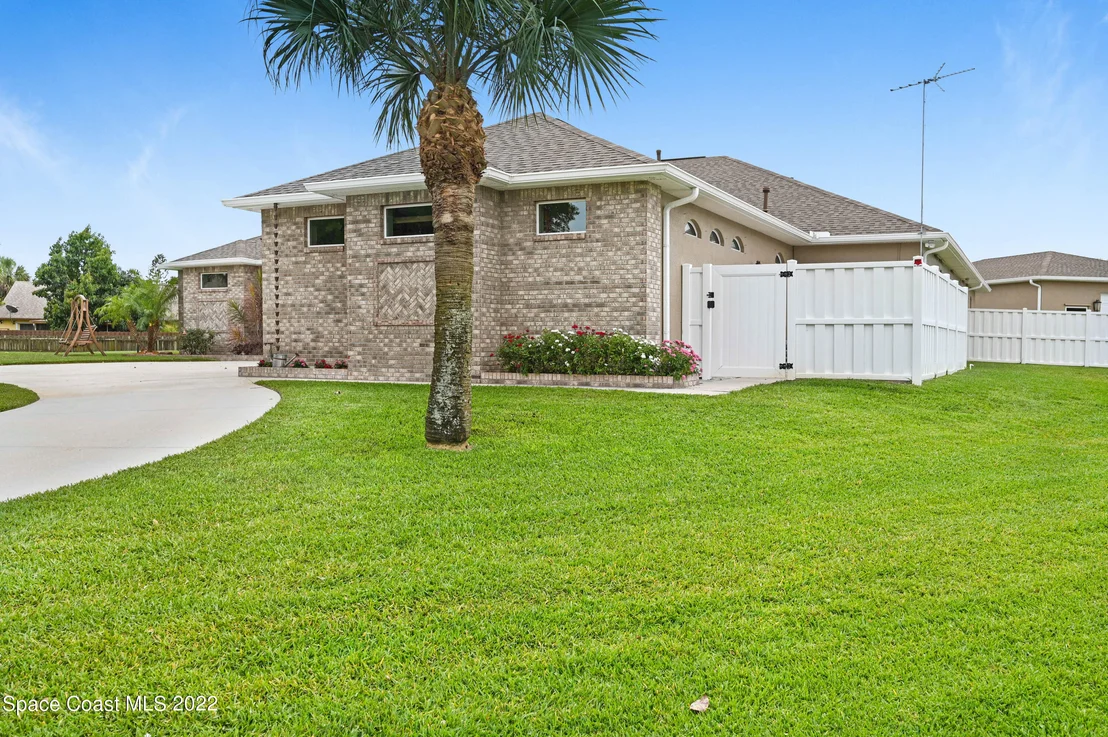 Photo of 1223 Salmonberry Place