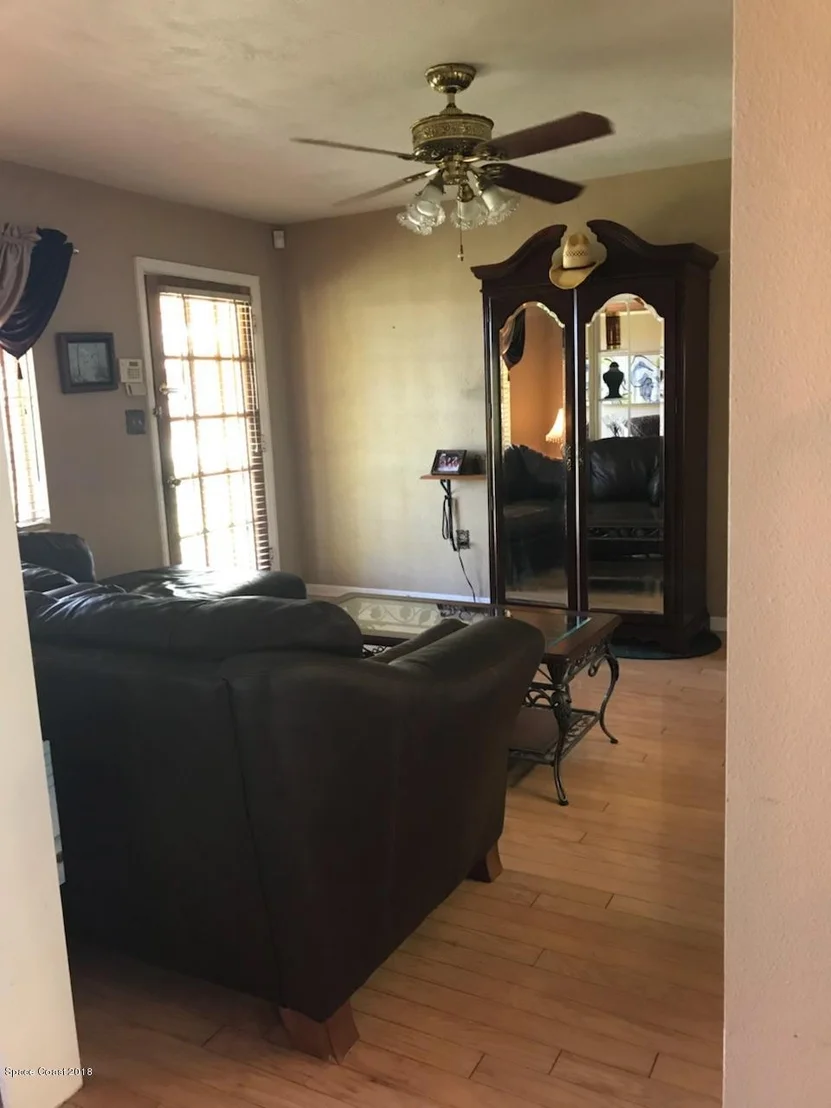 Photo of 445 Willow Lane