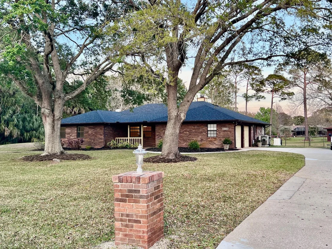 Photo of 1810 Laurel Oak Drive