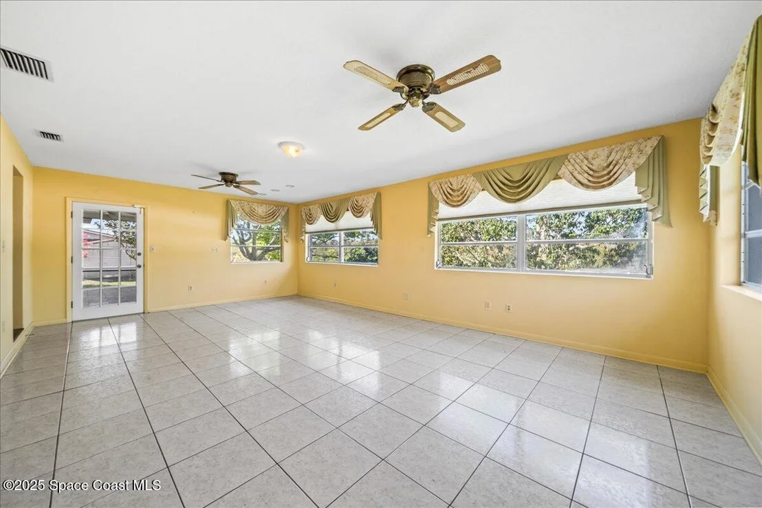 Photo of 1224 Sun Circle W