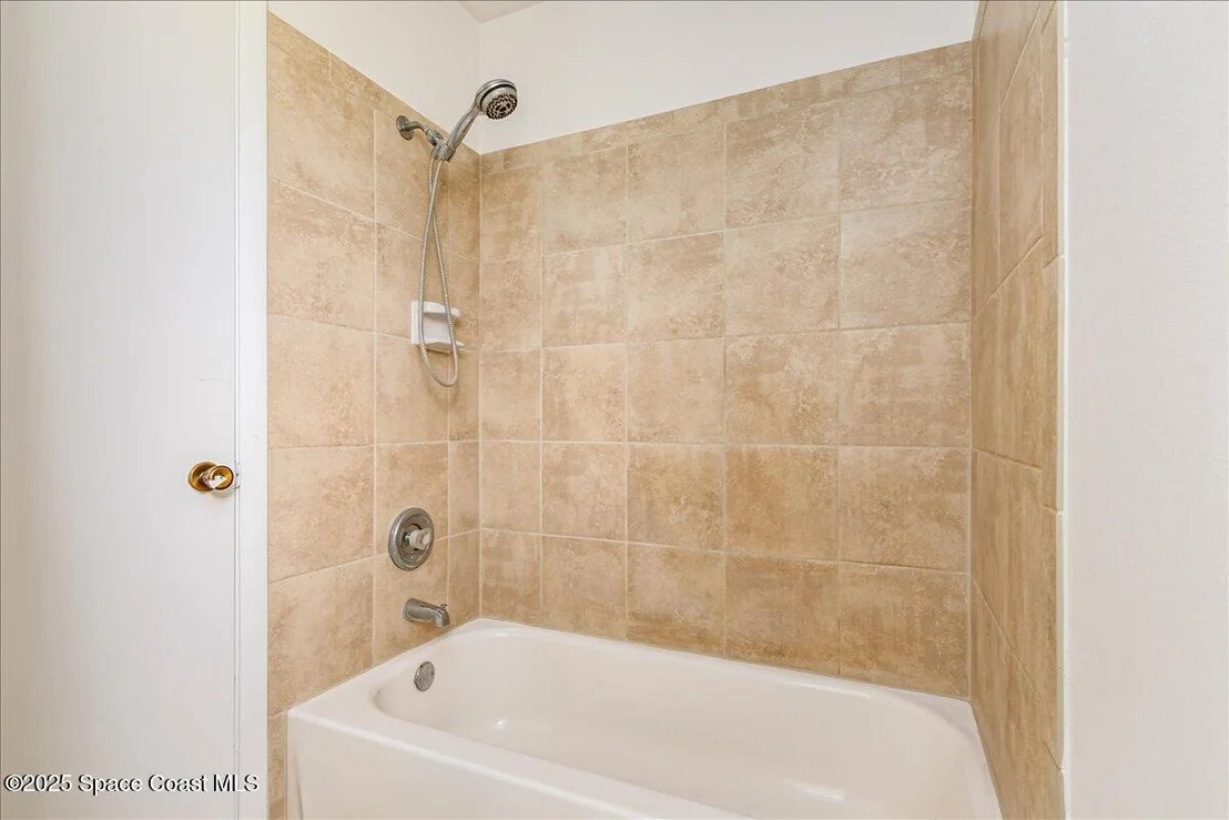 Photo of 933 Gueld Avenue NE