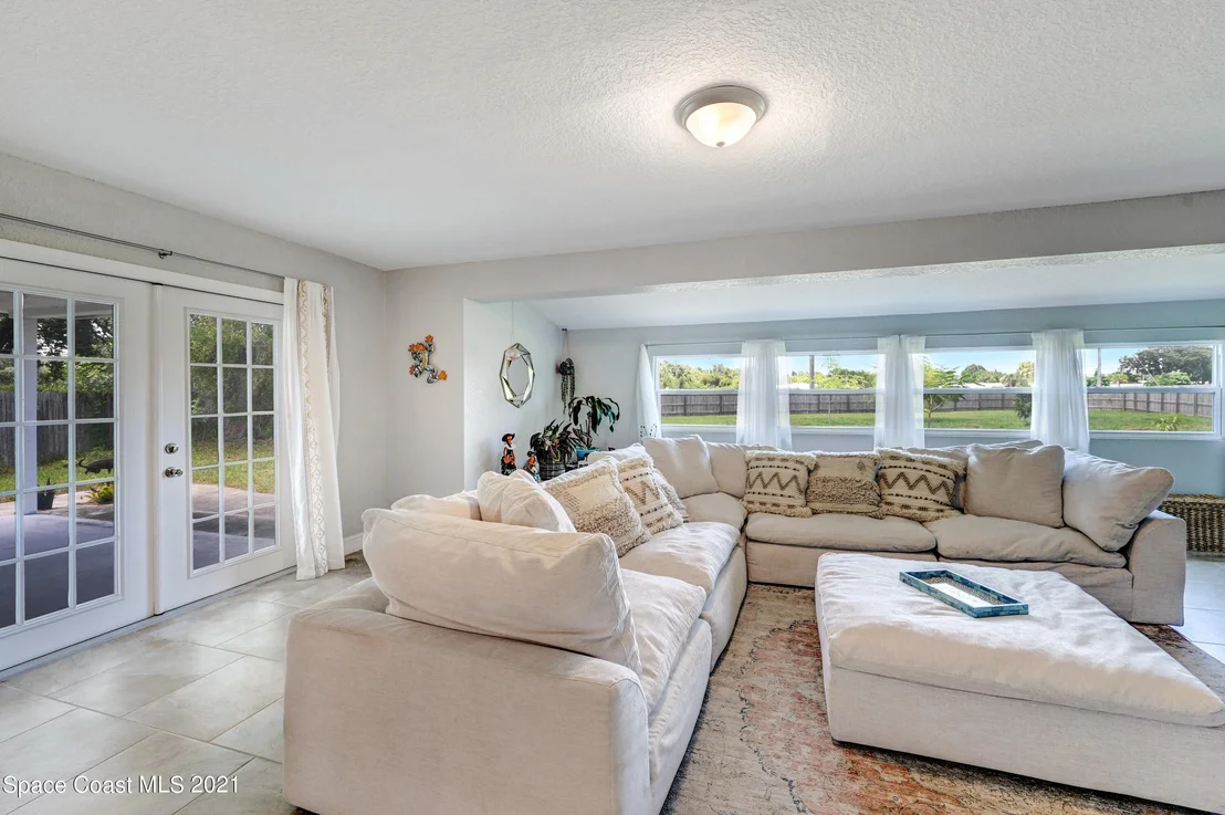 Photo of 827 Glenmore Circle