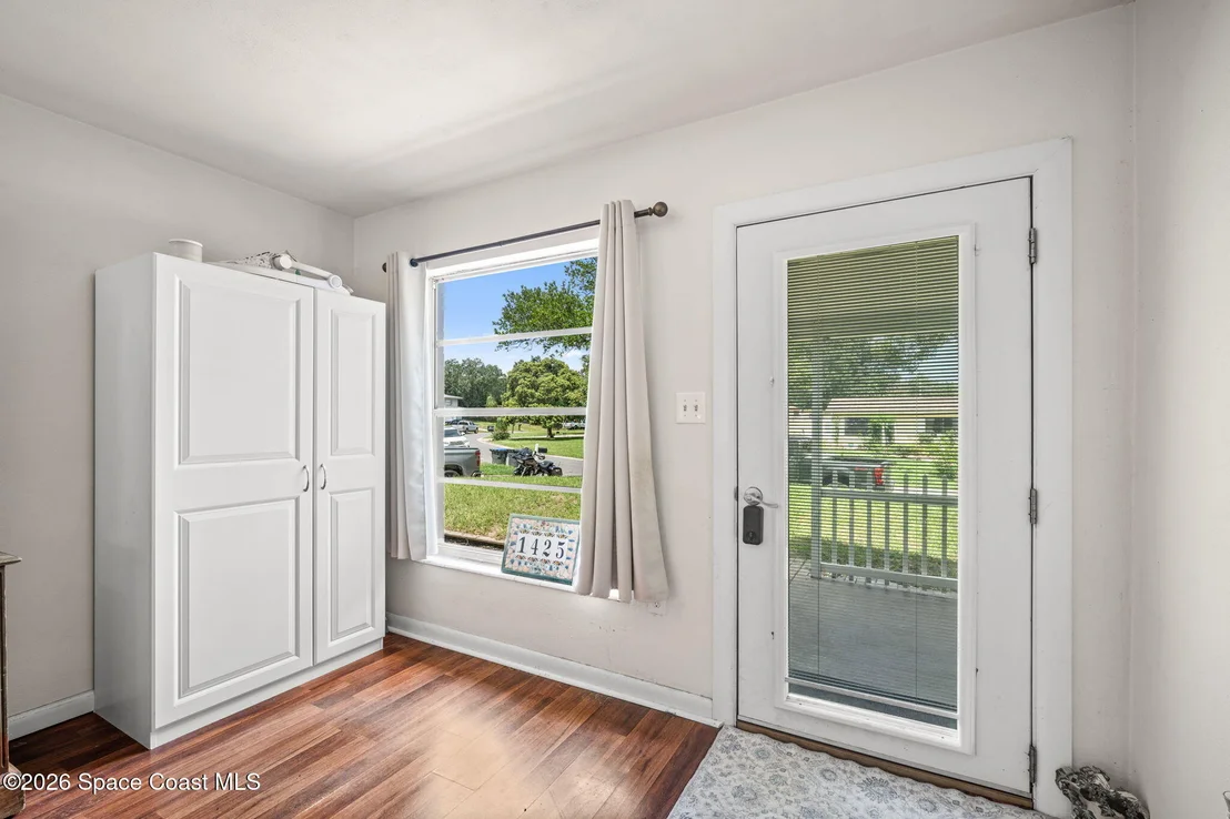 Photo of 1425 Crest Drive