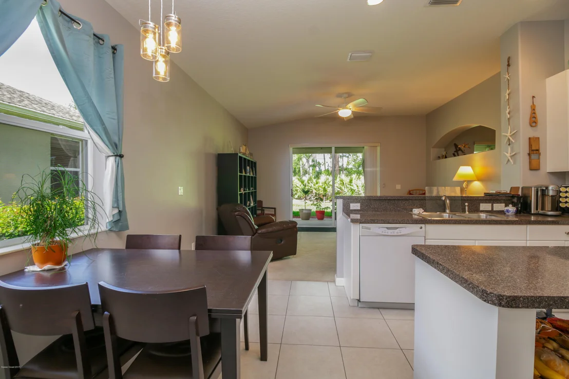 Photo of 565 Gardendale Circle SE