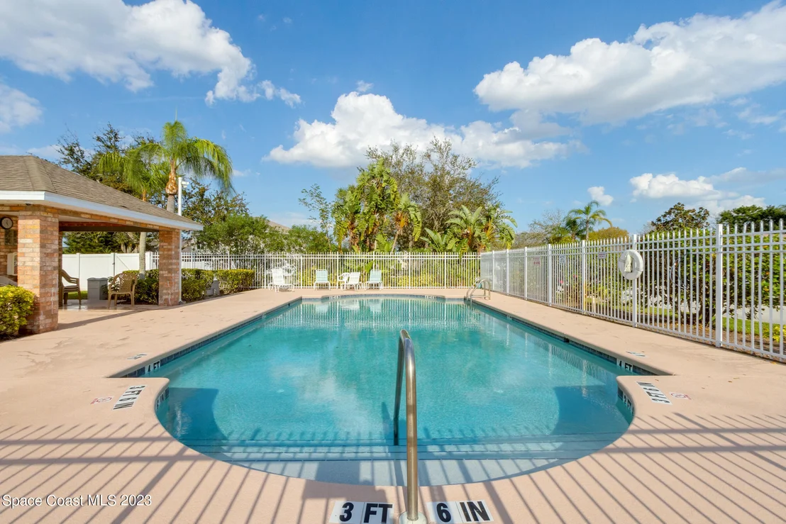 Photo of 1218 White Oak Circle