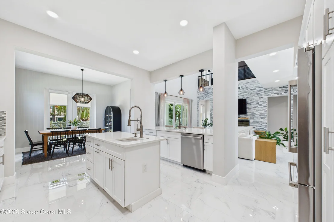 Photo of 2345 N Riverside Drive