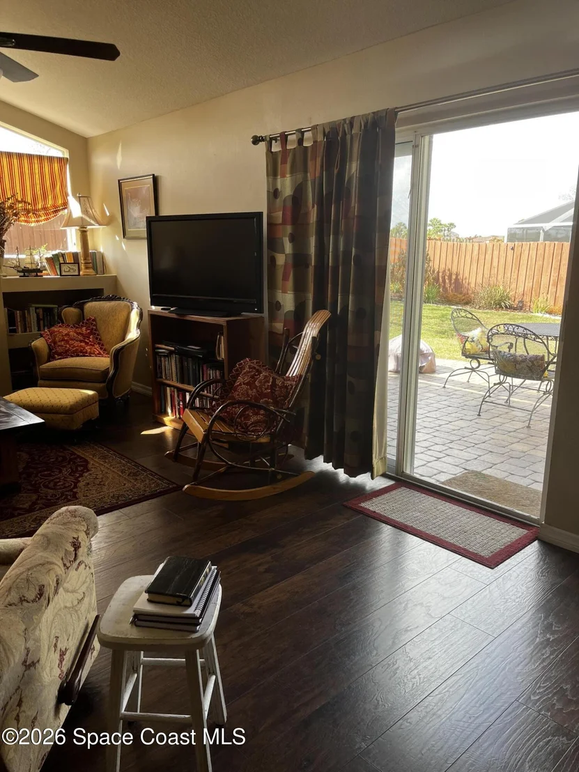 Photo of 1219 Walnut Grove Way