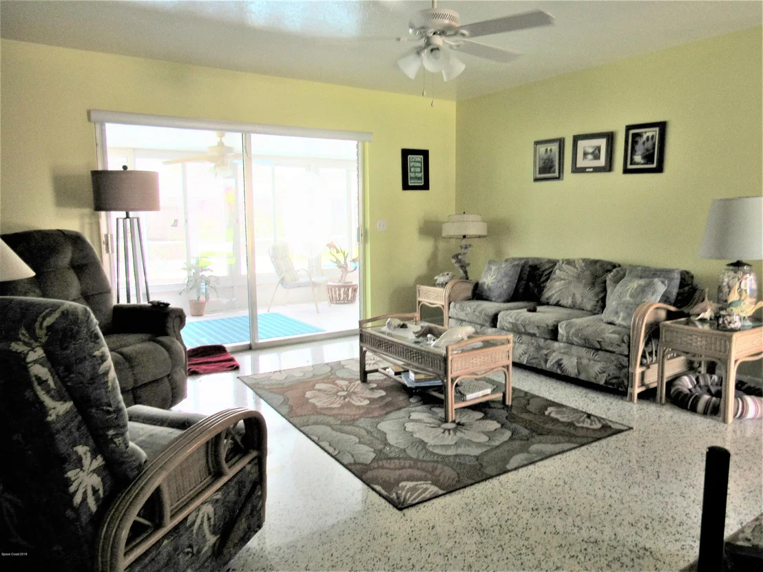 Photo of 979 Demaret Drive