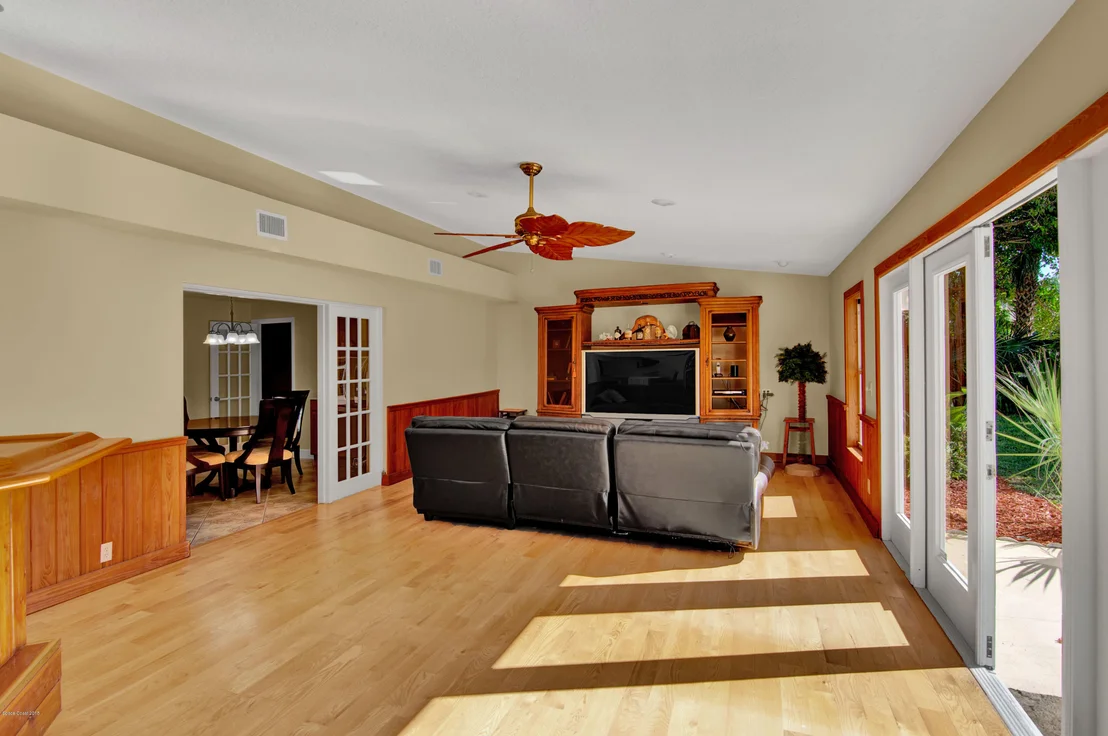 Photo of 413 Sunset Boulevard
