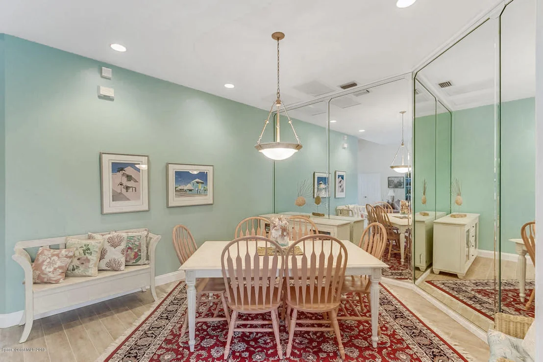 Photo of 925 Palm Brook Drive