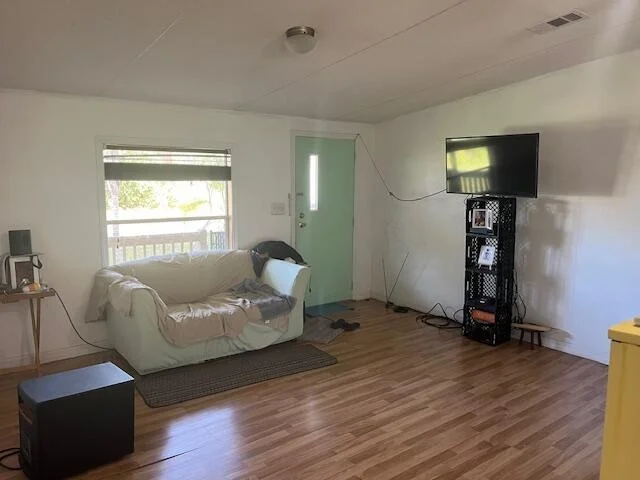 Photo of 557 Vivian Drive