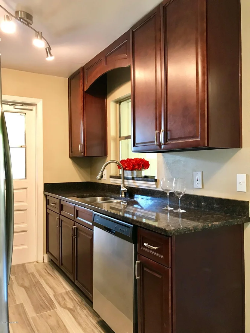 Photo of 1372 Ashwood Drive