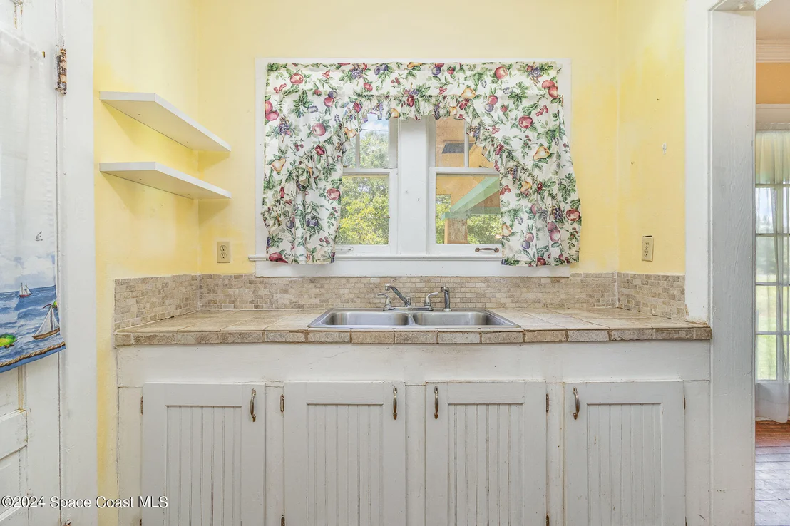 Photo of 1632 Water Drive NE