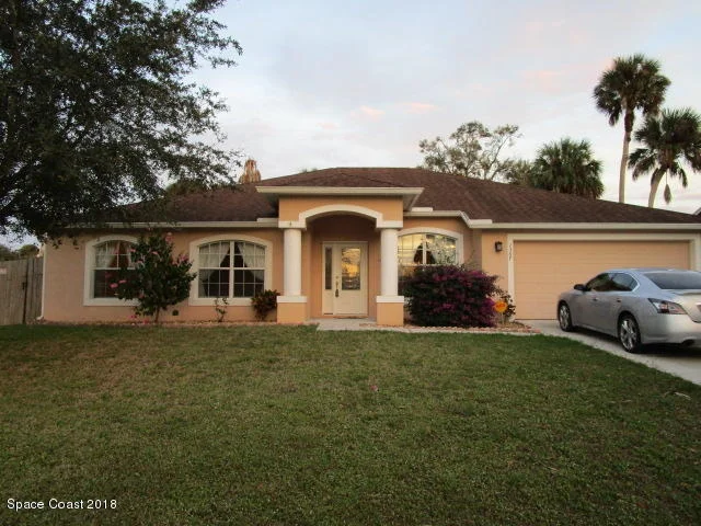 Photo of 1367 Eldron Boulevard SE