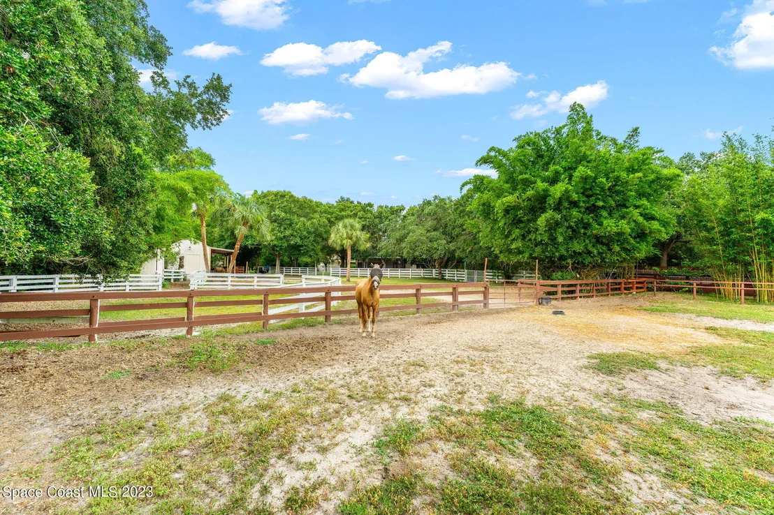 Photo of 2499 Hideaway Lane