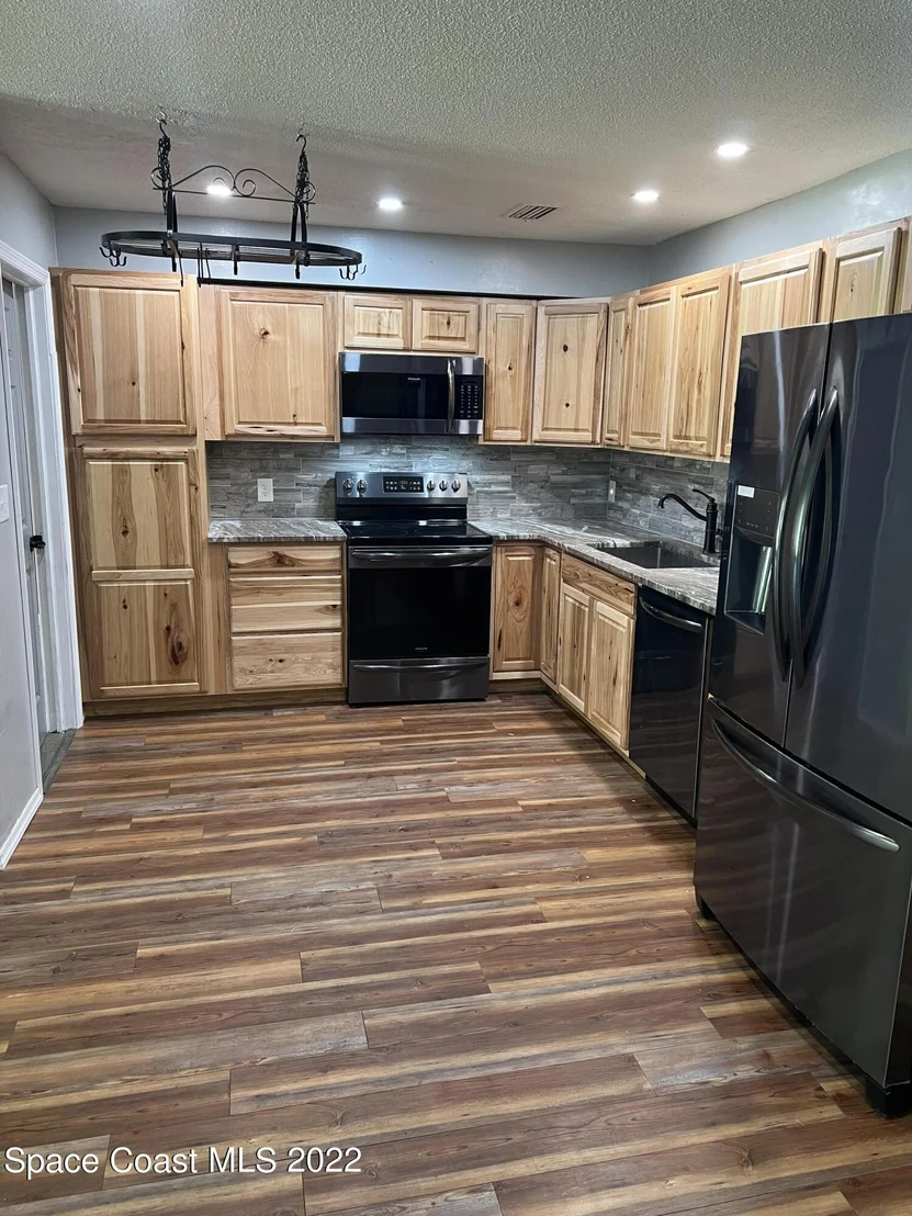 Photo of 1341 Cindy Circle NE