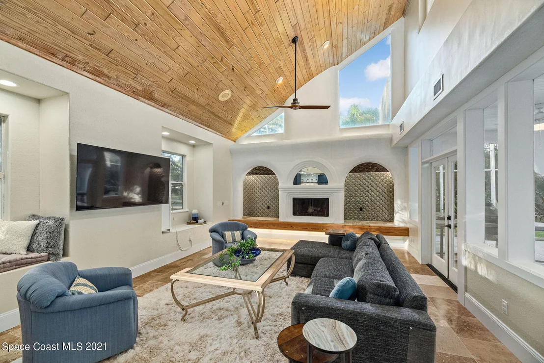 Photo of 472 Peregrine Drive
