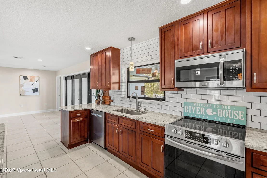 Photo of 213 River Road
