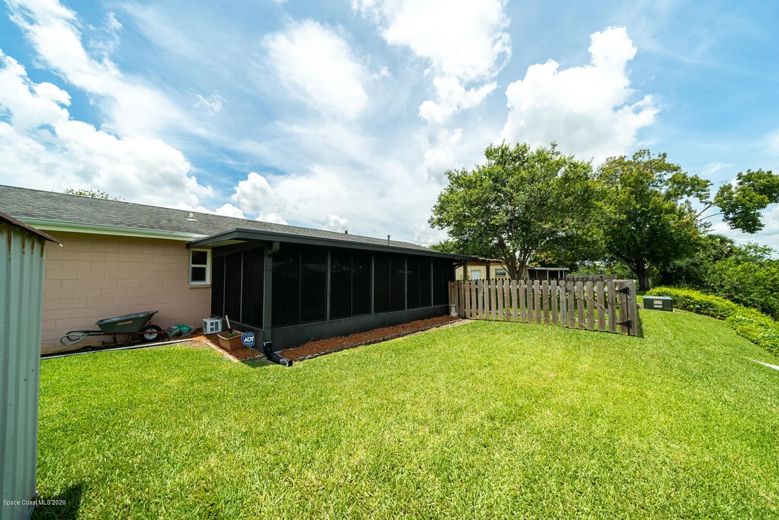 Photo of 2898 Corbusier Drive