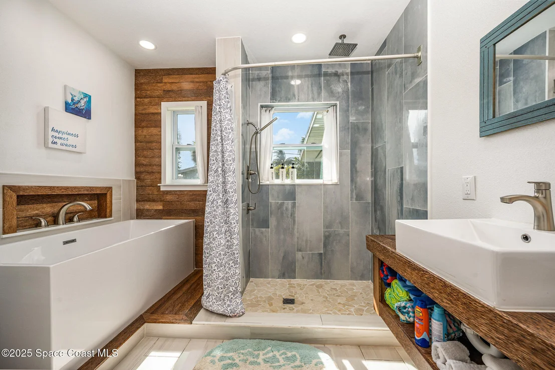 Photo of 113 W Leon Lane
