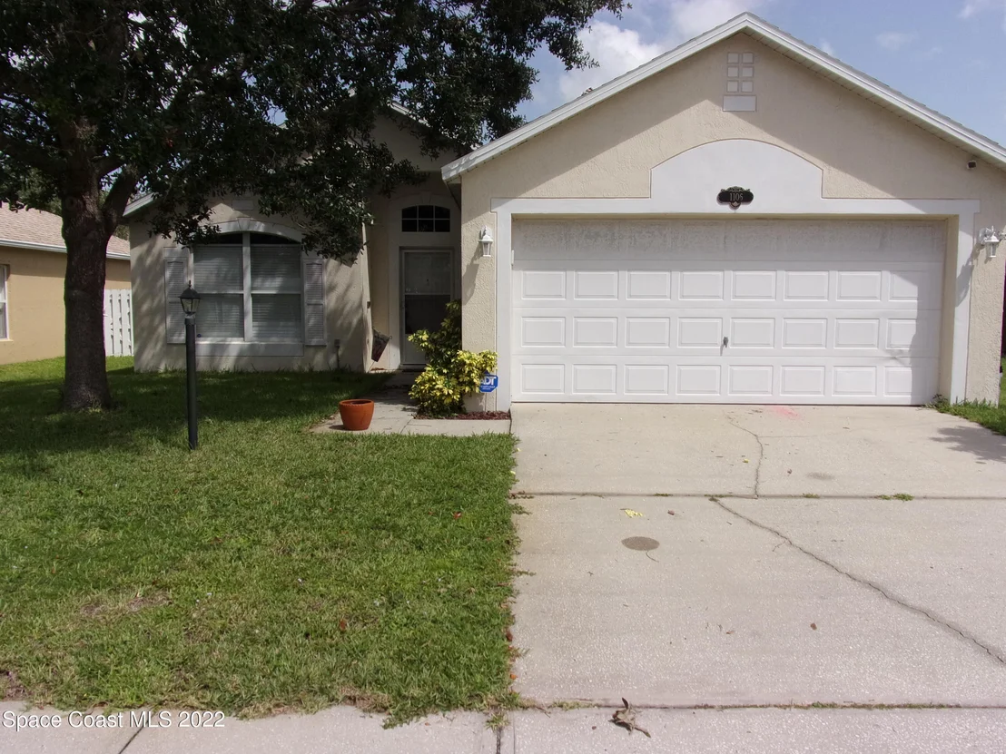 Photo of 1106 White Oak Circle