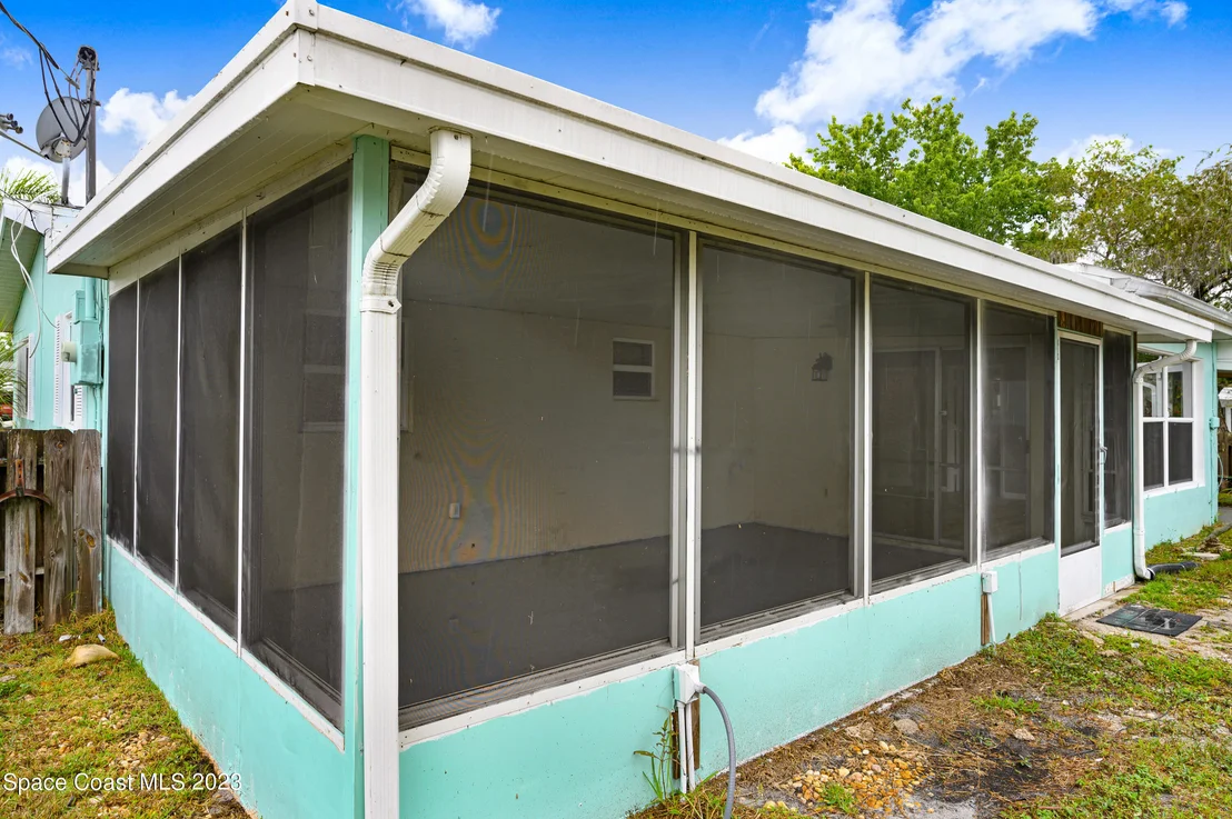 Photo of 707 Ixora Drive