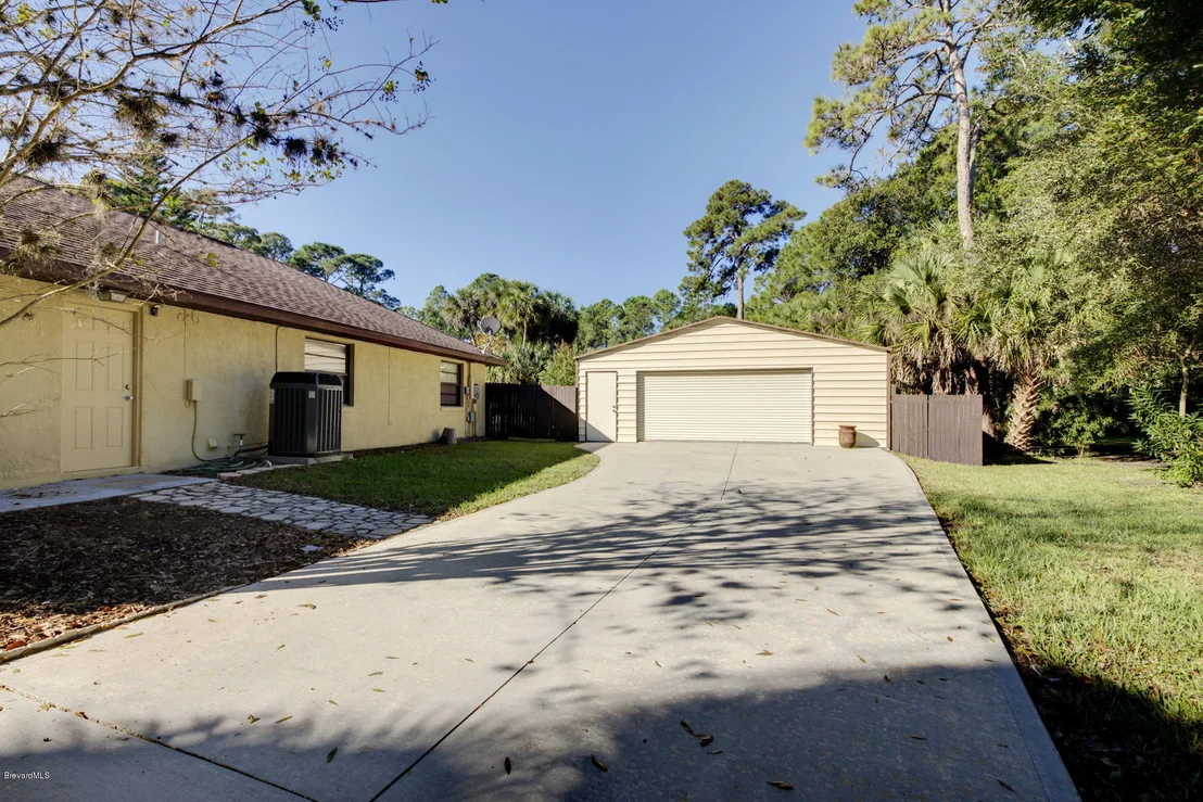 Photo of 1827 S Live Oak Drive