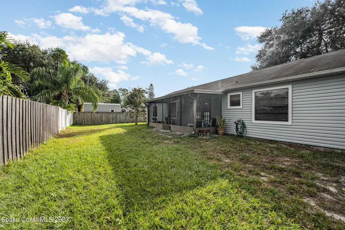 Photo of 858 Pine Wood