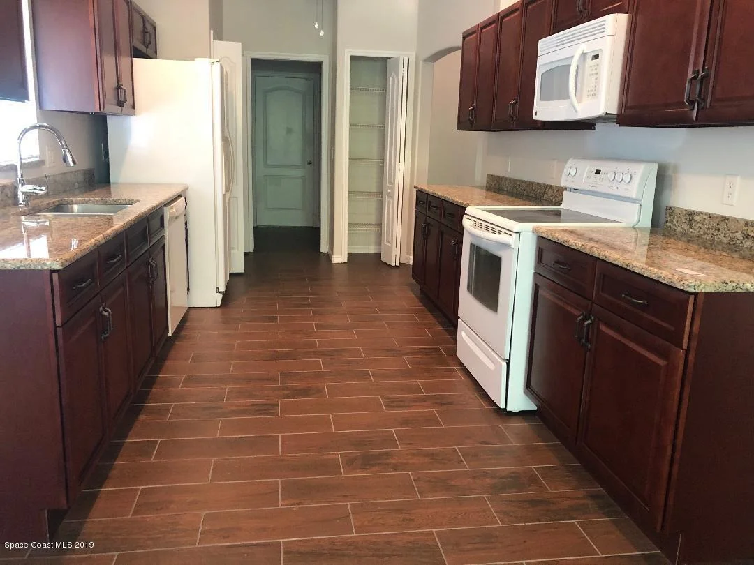 Photo of 1124 Pine Creek Circle NE