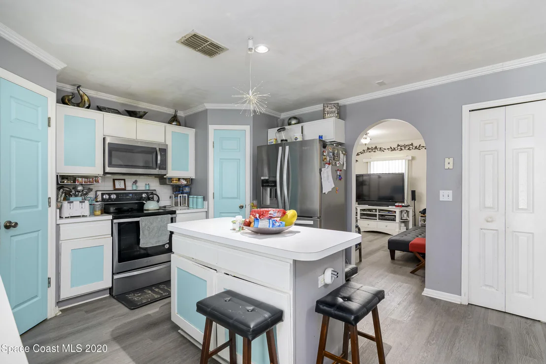 Photo of 1249 White Oak Circle