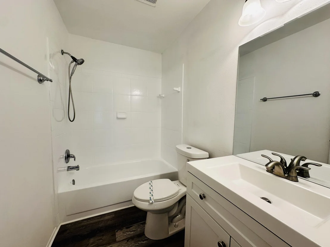 Photo of 5680 Holden Road
