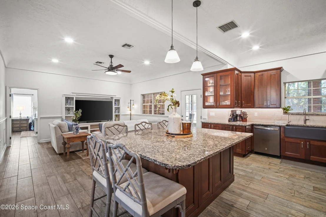 Photo of 572 Lake Ashley Circle