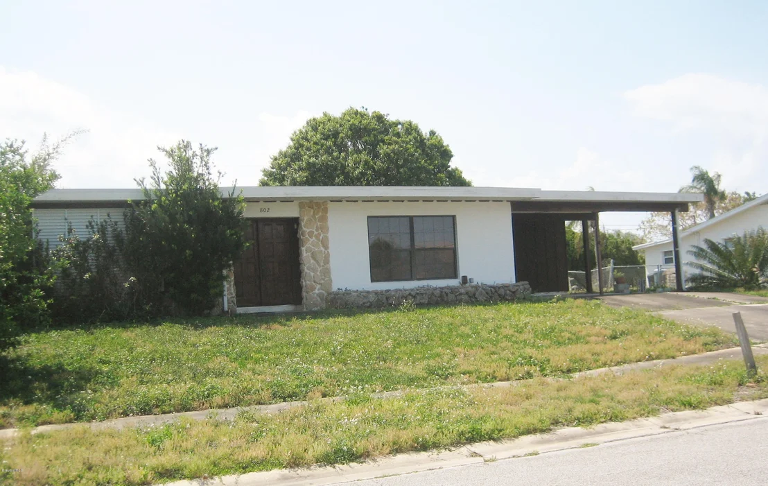 Photo of 802 NE Hampton Drive