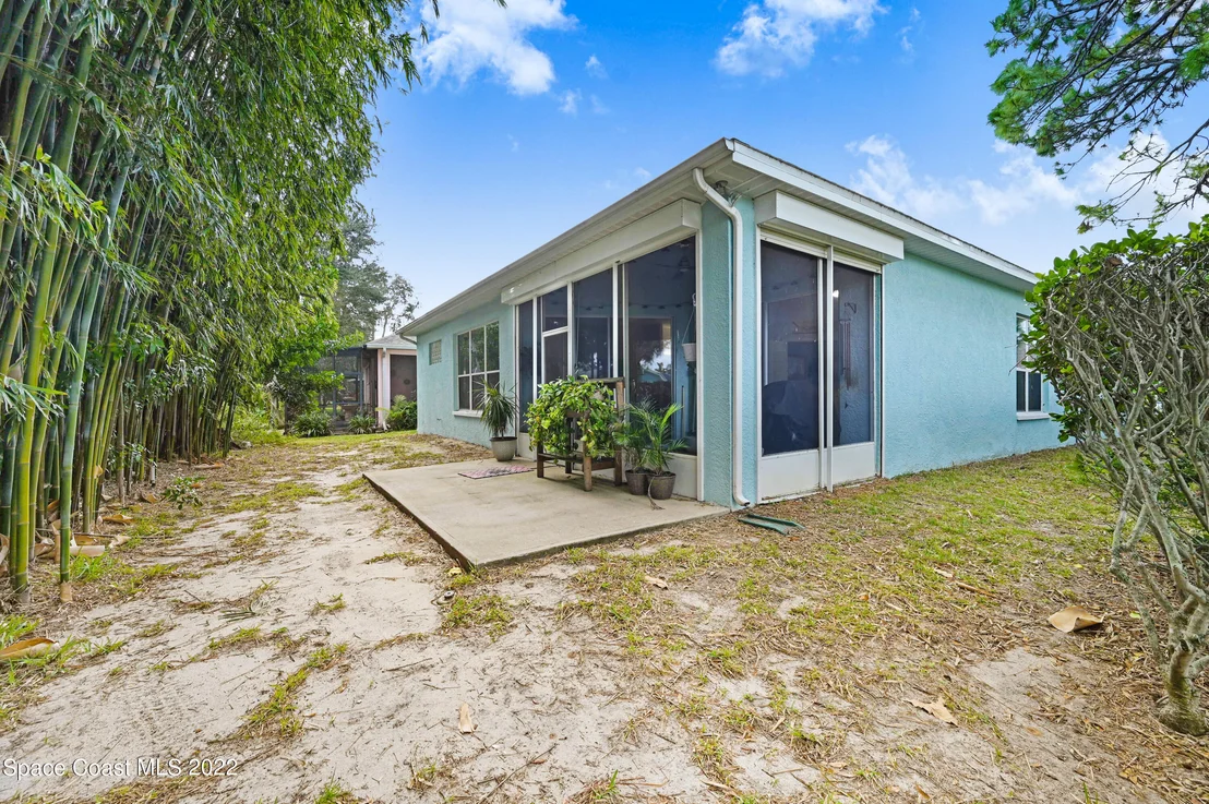 Photo of 852 Villa Drive
