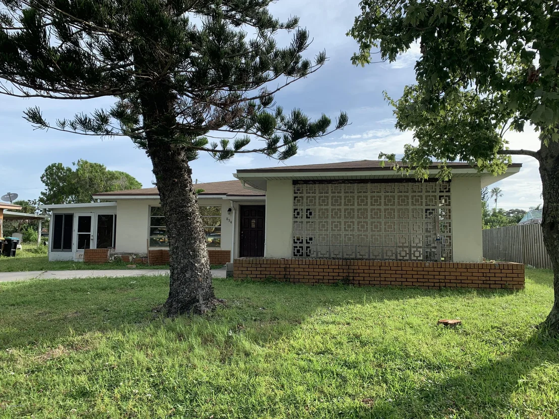 Photo of 854 Angle Street NE