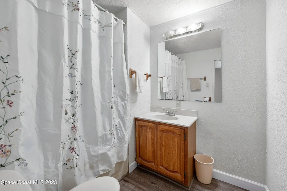 Photo of 1162 Luther Drive