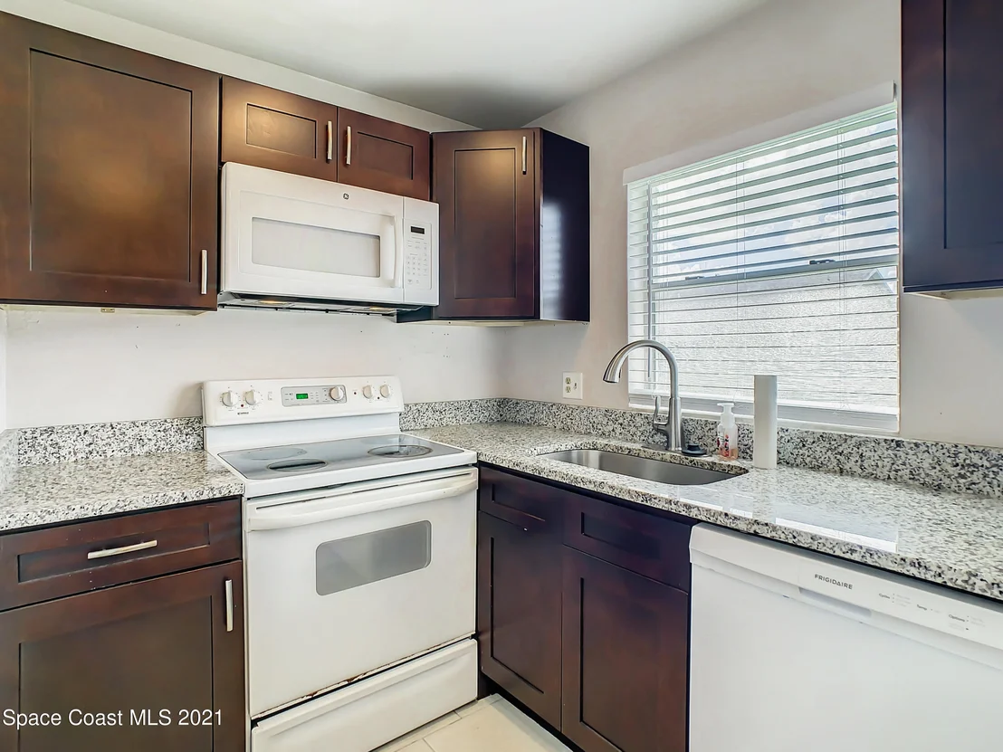 Photo of Unit 3 at 4100 Pershing Pointe Place