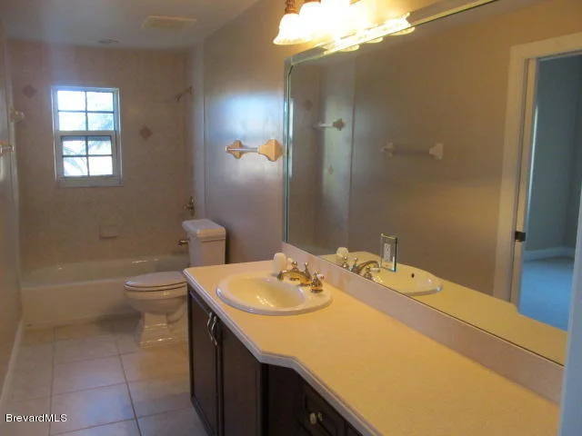 Photo of Unit 301 at 4975 NE Dixie Highway