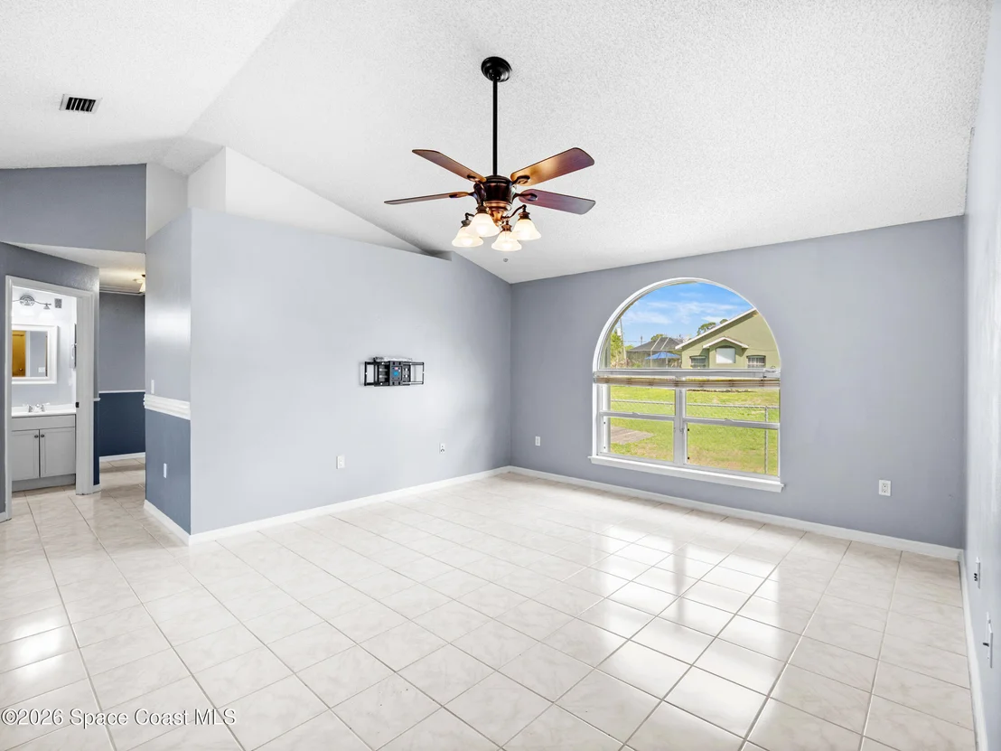 Photo of 1034 Webster Road SE