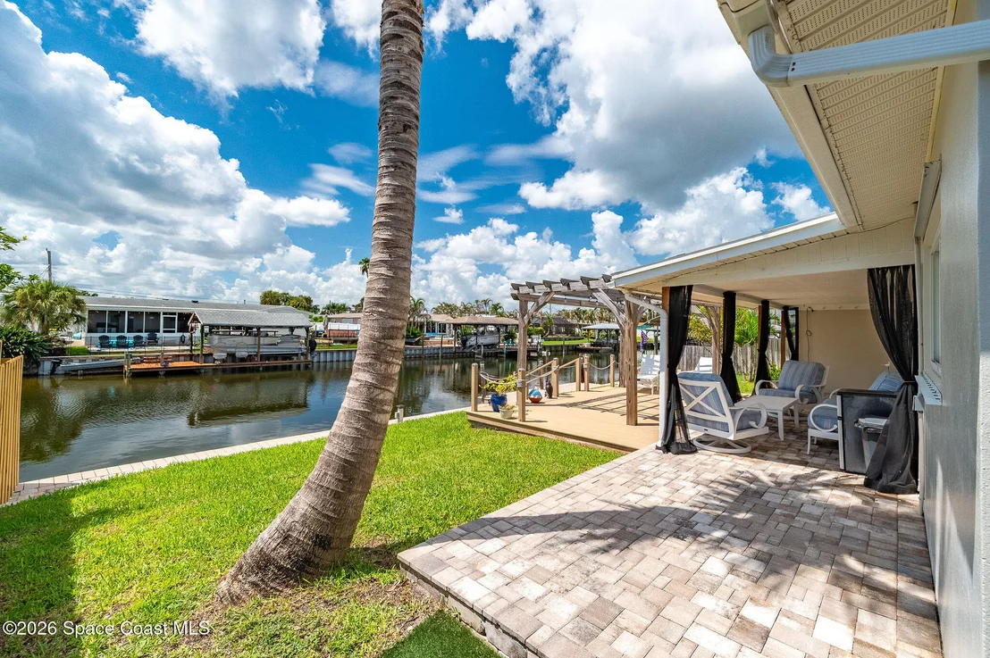Photo of 452 Cardinal Drive