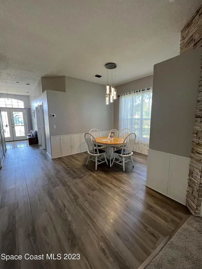 Photo of 852 Villa Drive