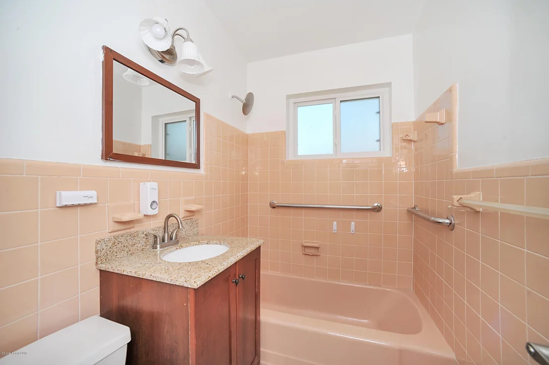Photo of 1182 NE Bianca Drive NE