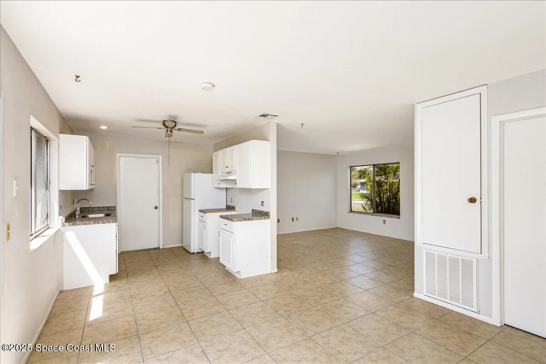 Photo of 933 Gueld Avenue NE