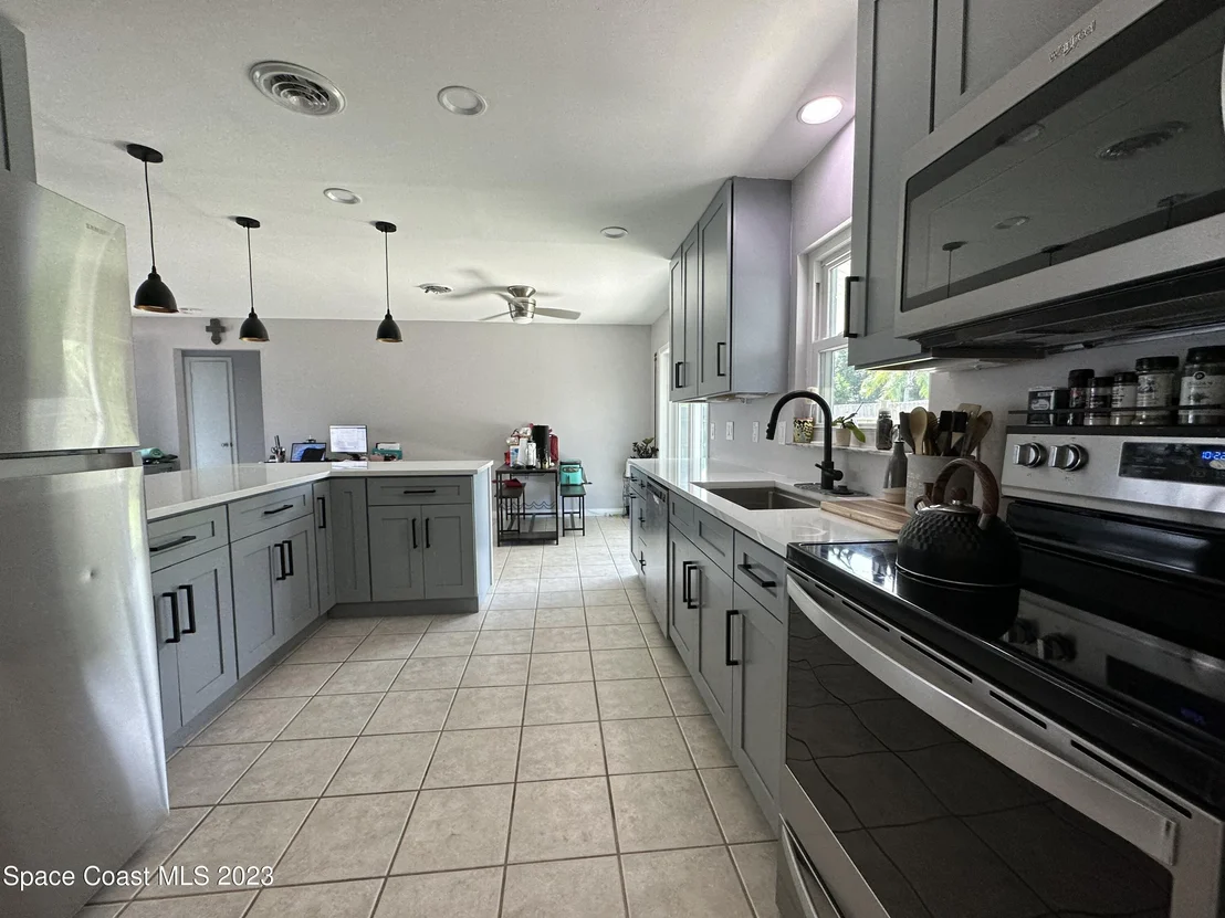 Photo of 989 Cardon Drive