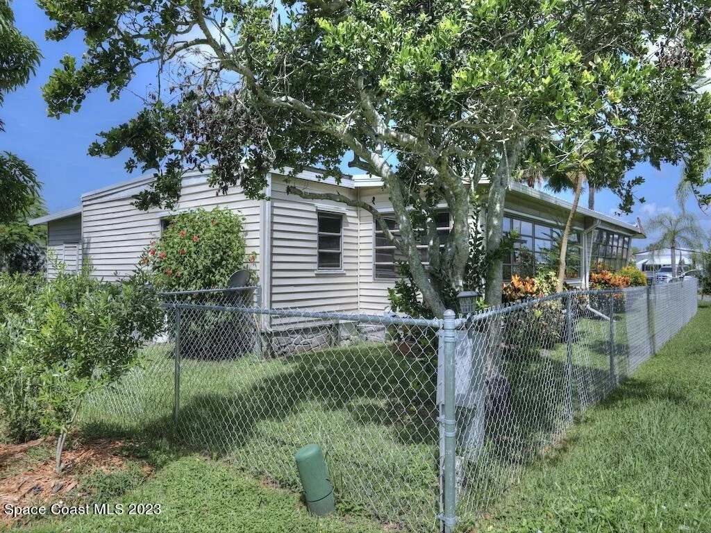 Photo of 925 Barefoot Boulevard